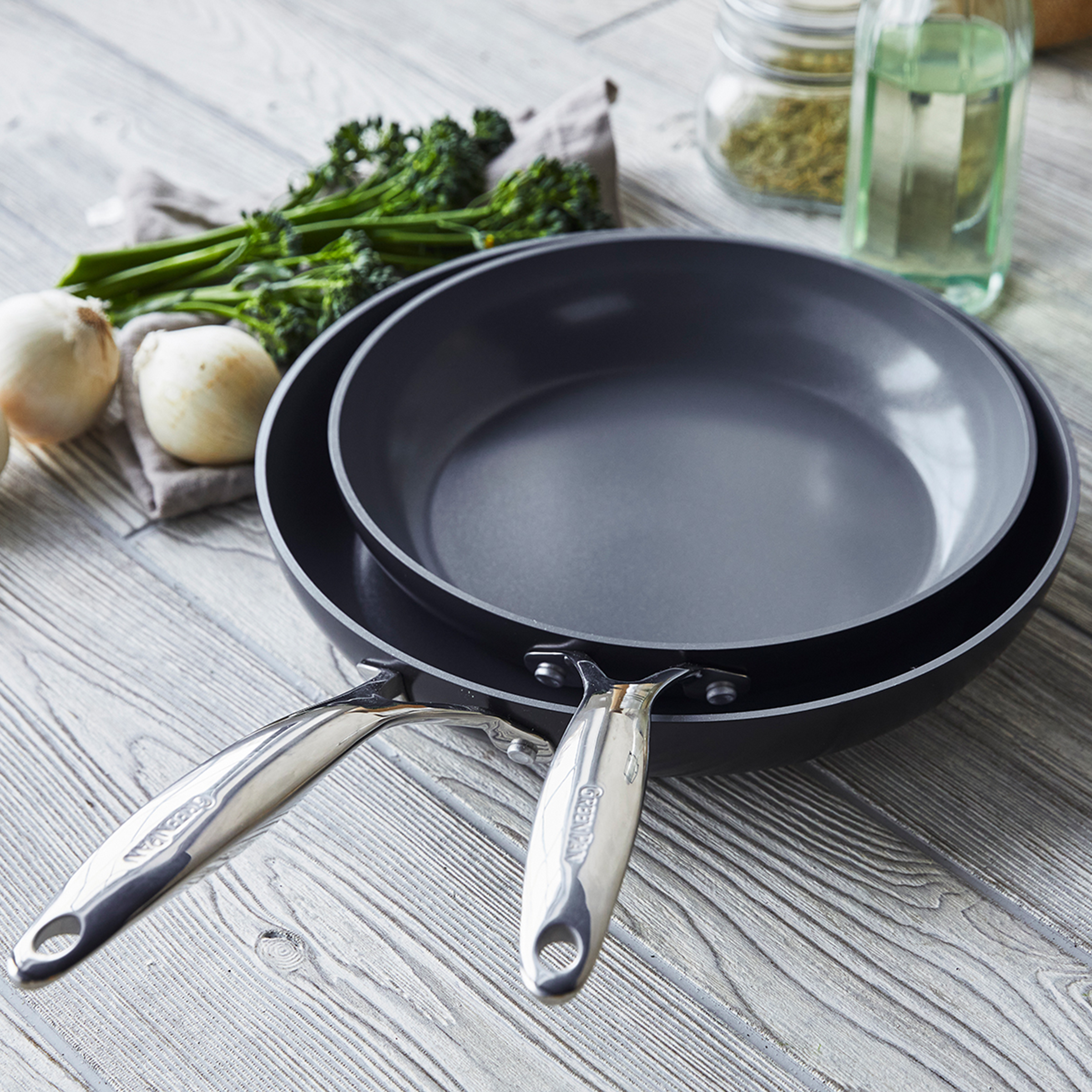 Greenpan Valencia Pro set 2-delig Koekenpannen 20cm 26cm Keramisch inductie pfas-vri zijaanzicht