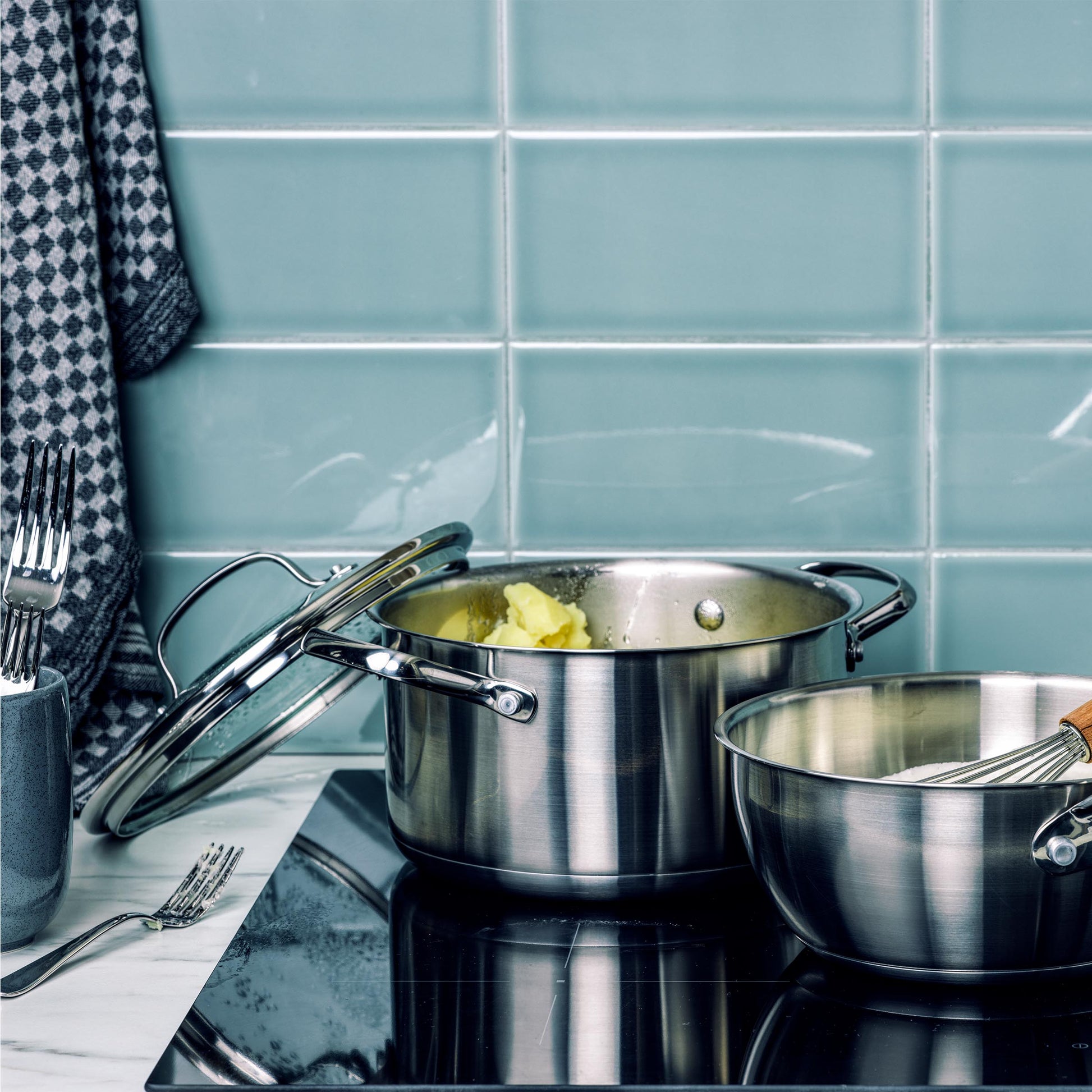 Dagelijkse kost kookpot 20cm/3,3L met deksel zilver op vuur