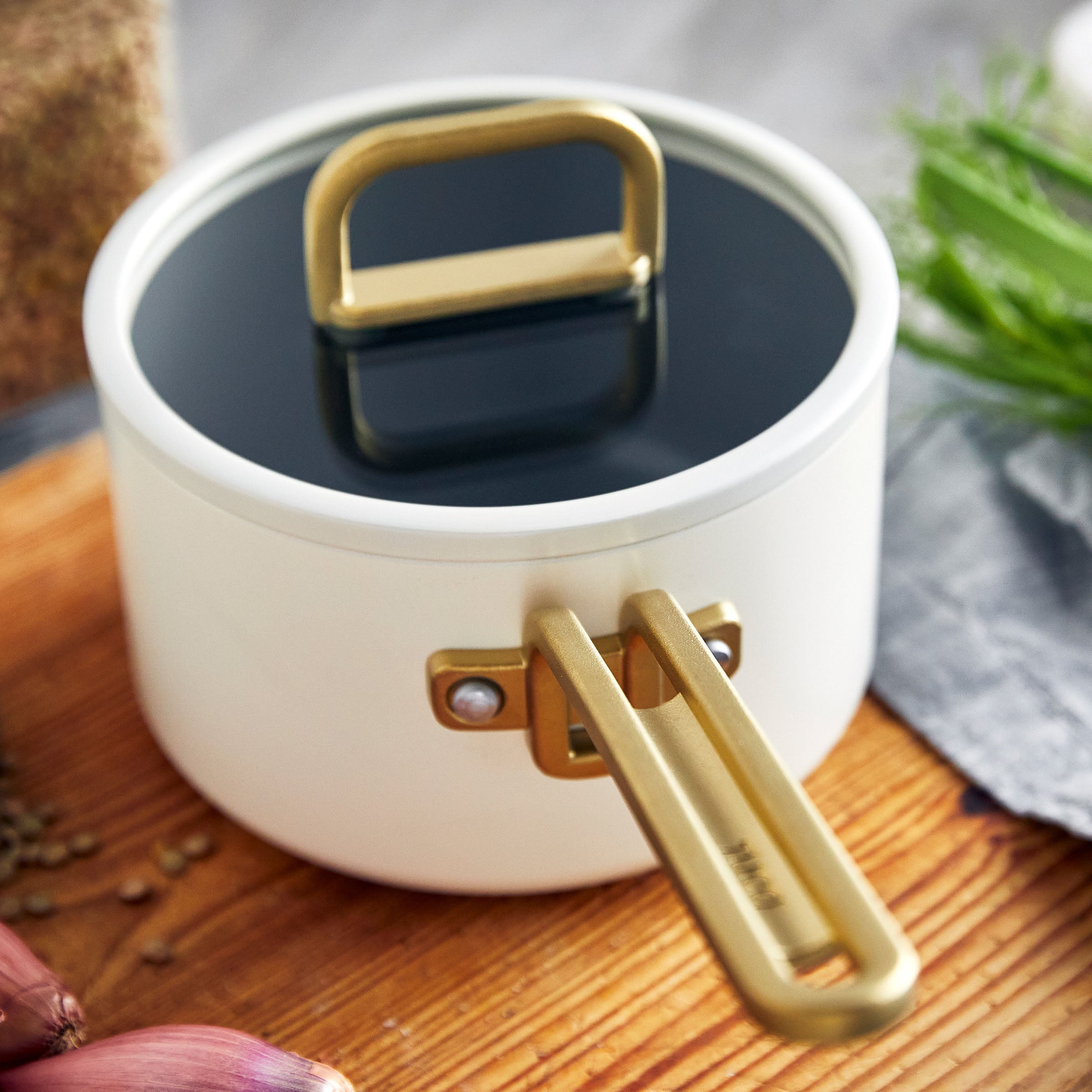 GreenPan™ Stanley Tucci™ Casserole antiadhésive en céramique 16 cm/1,9 L avec couvercle, blanc de Carrare