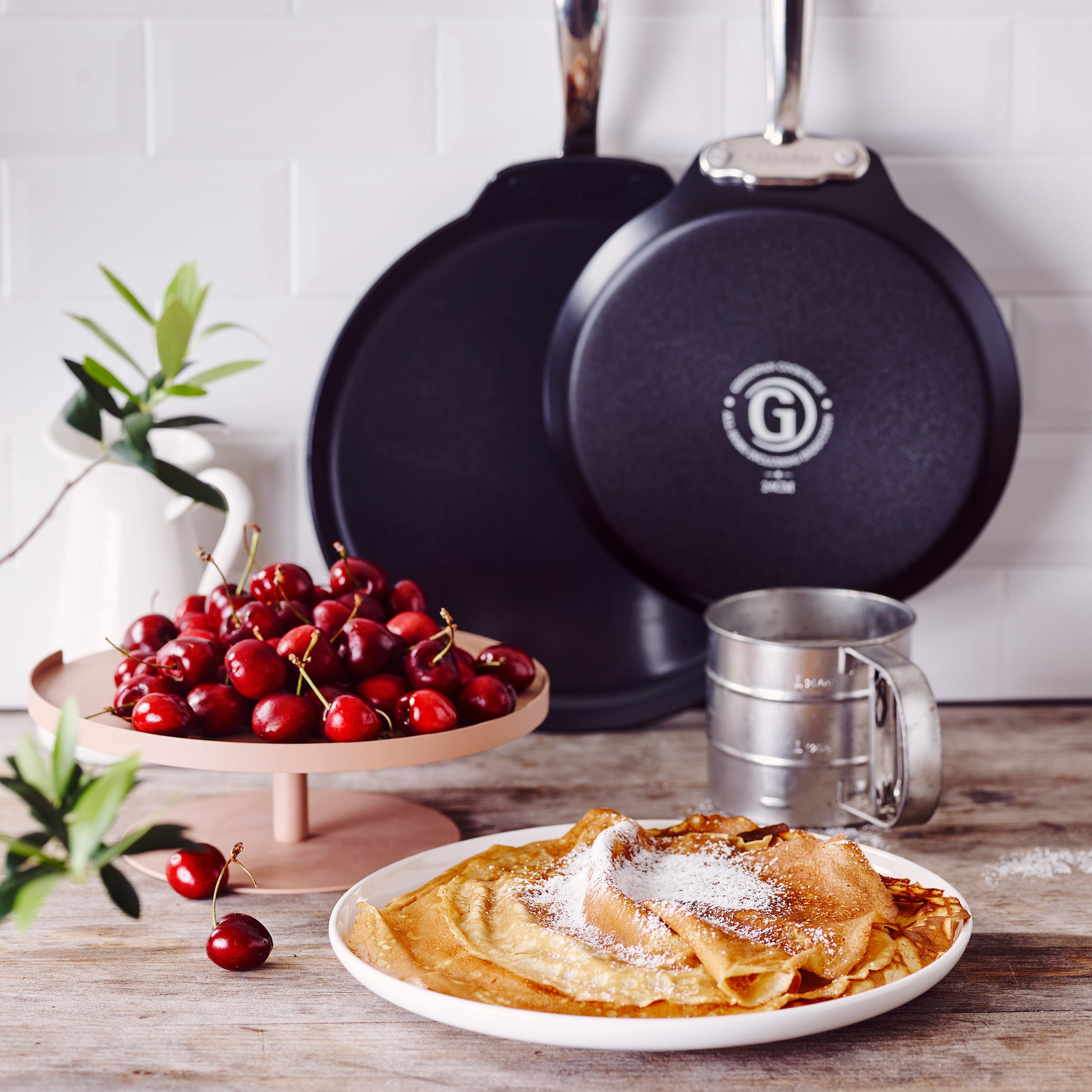 Barcelona Pro Pannenkoekenpan 24cm zwart met pannenkoek