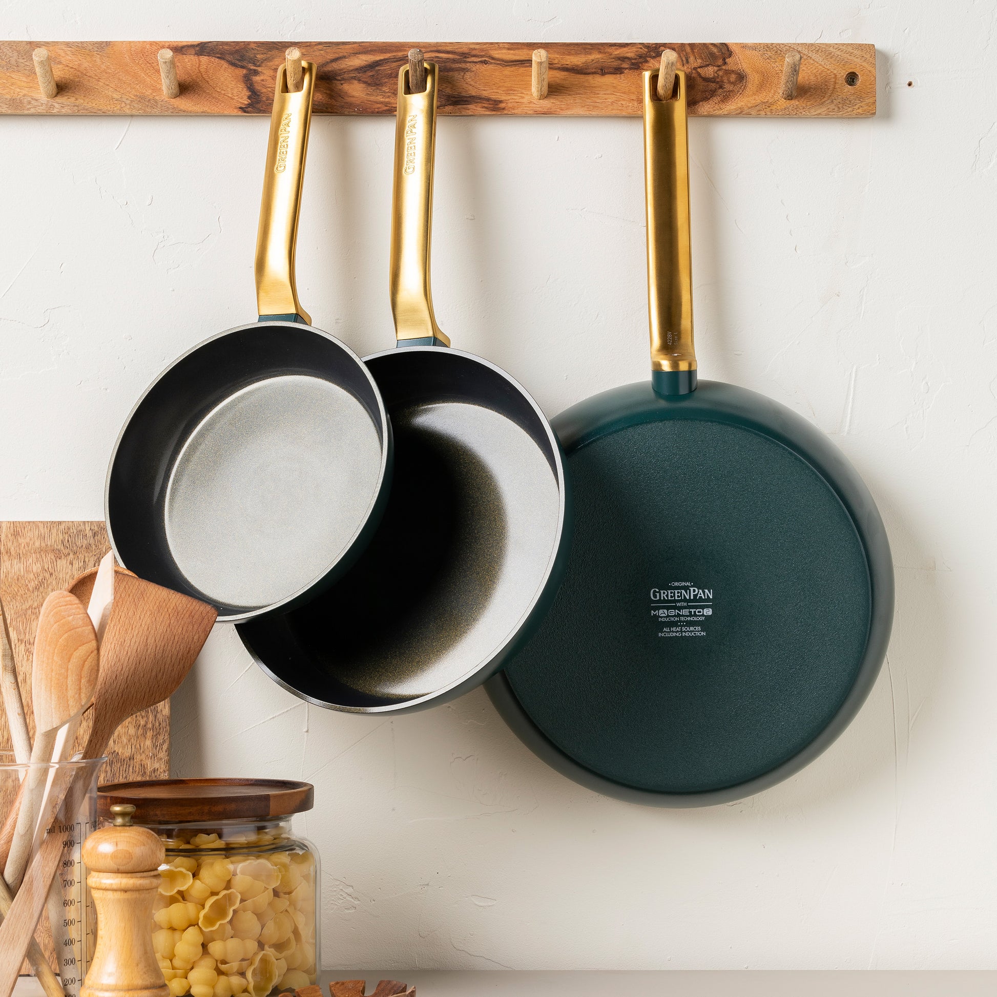 One Five Pine Green 3-delige set met matgouden handgrepen 20+24+28cm groen aan muur