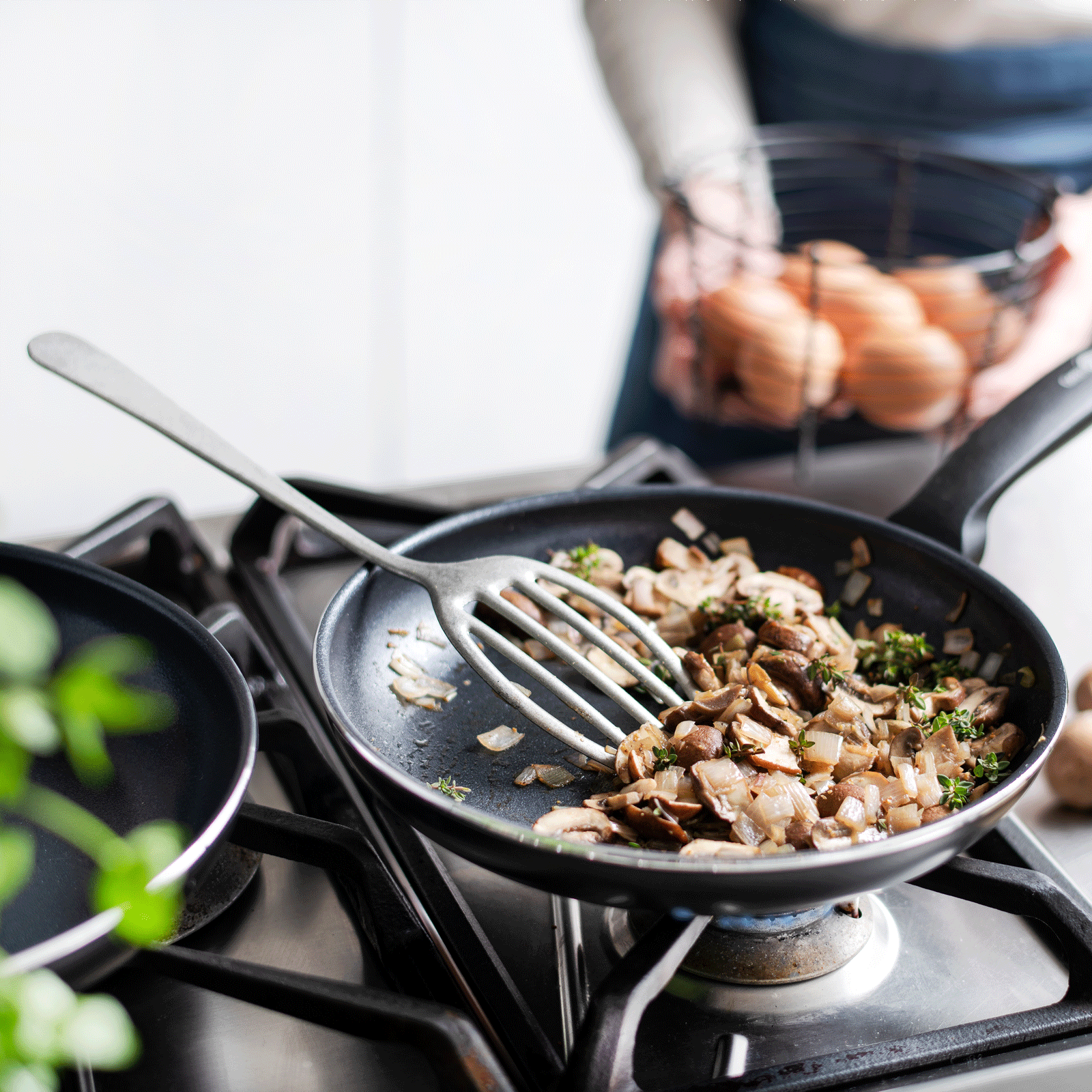 Andorra Braadpan 15,5cm zwart met gebakken groenten