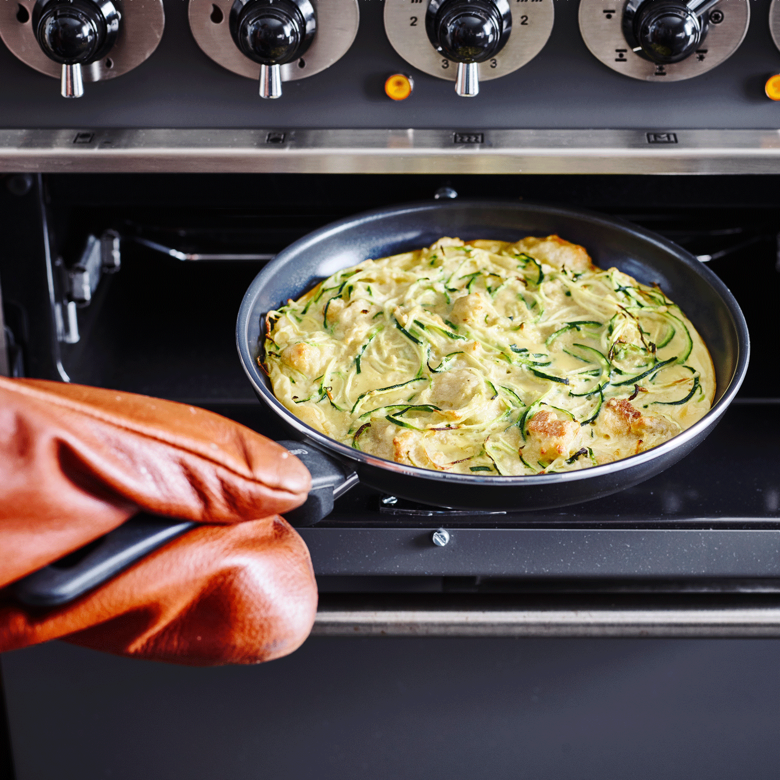 Cambridge Black Vispan 32cm zwart in oven