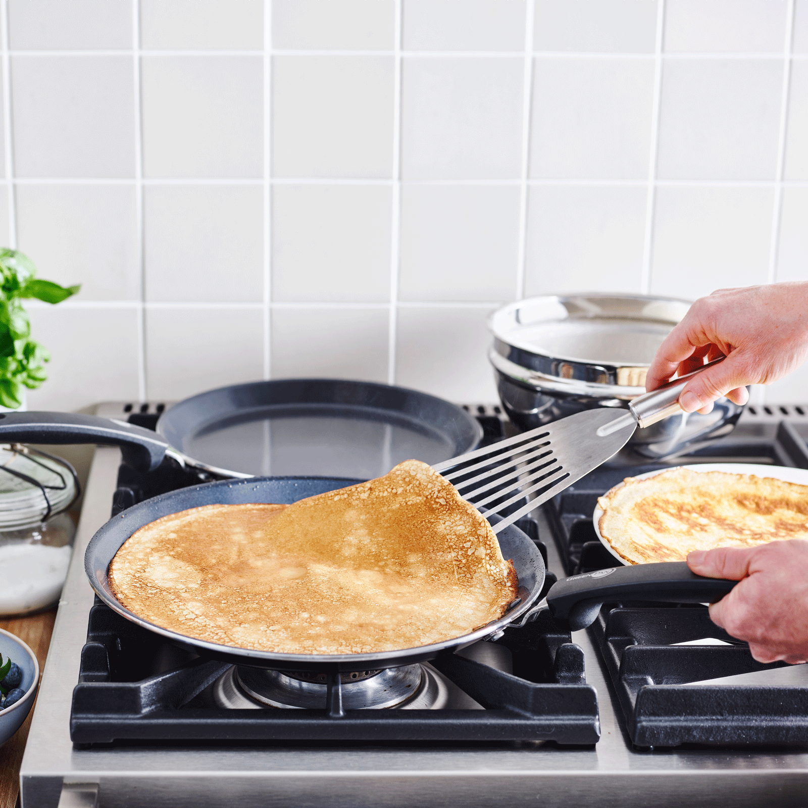 Essentials Pannenkoekenpan 28cm zwart verse pannenkoek