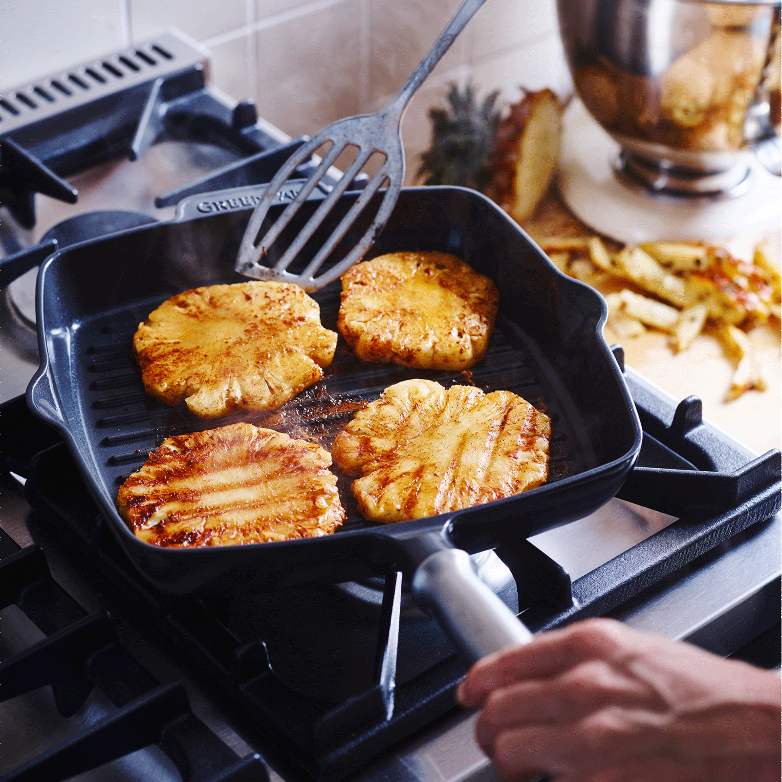 Featherweights vierkante Grillpan grijs met gebakken ananas