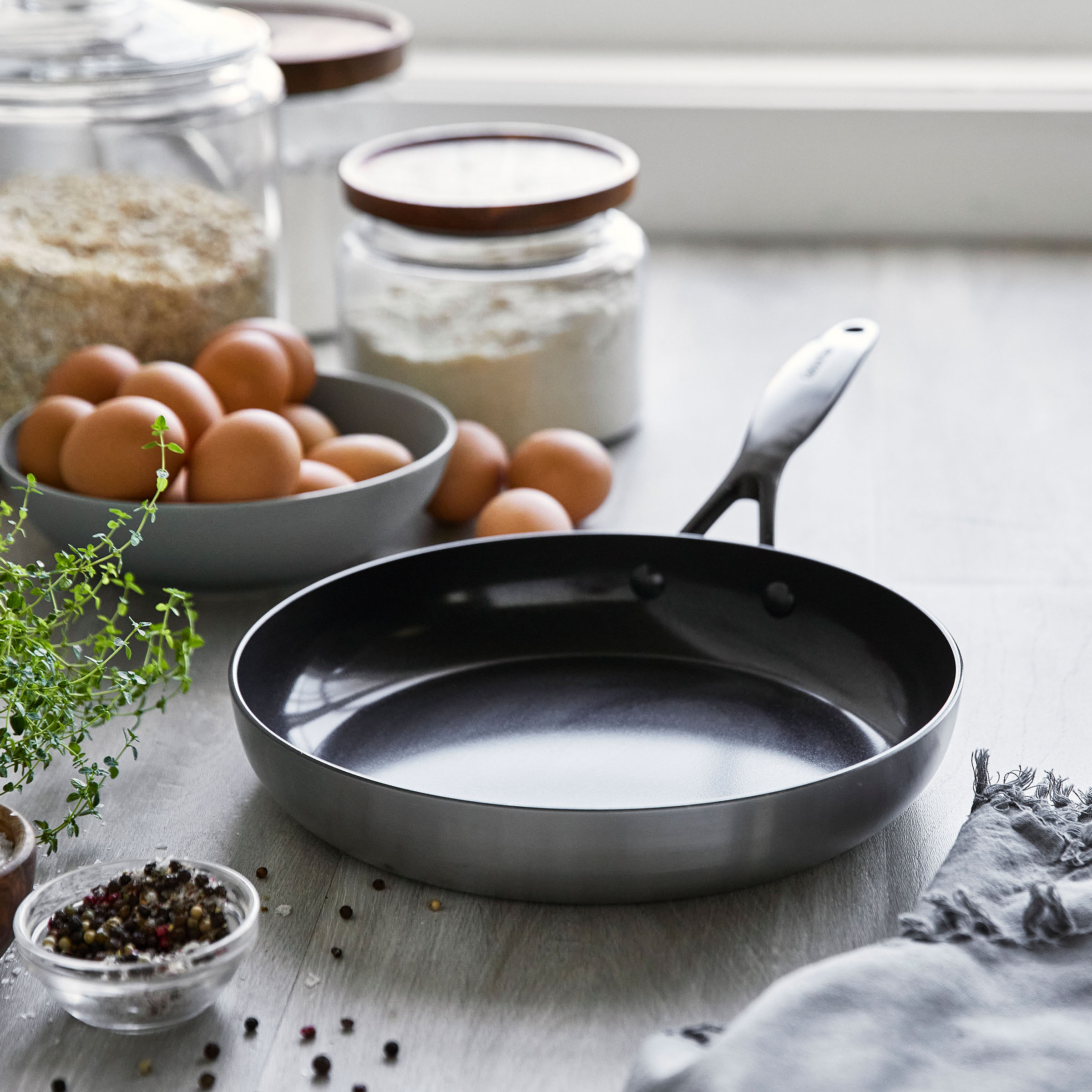 Venice Pro Noir Braadpan met deksel 30cm zilver