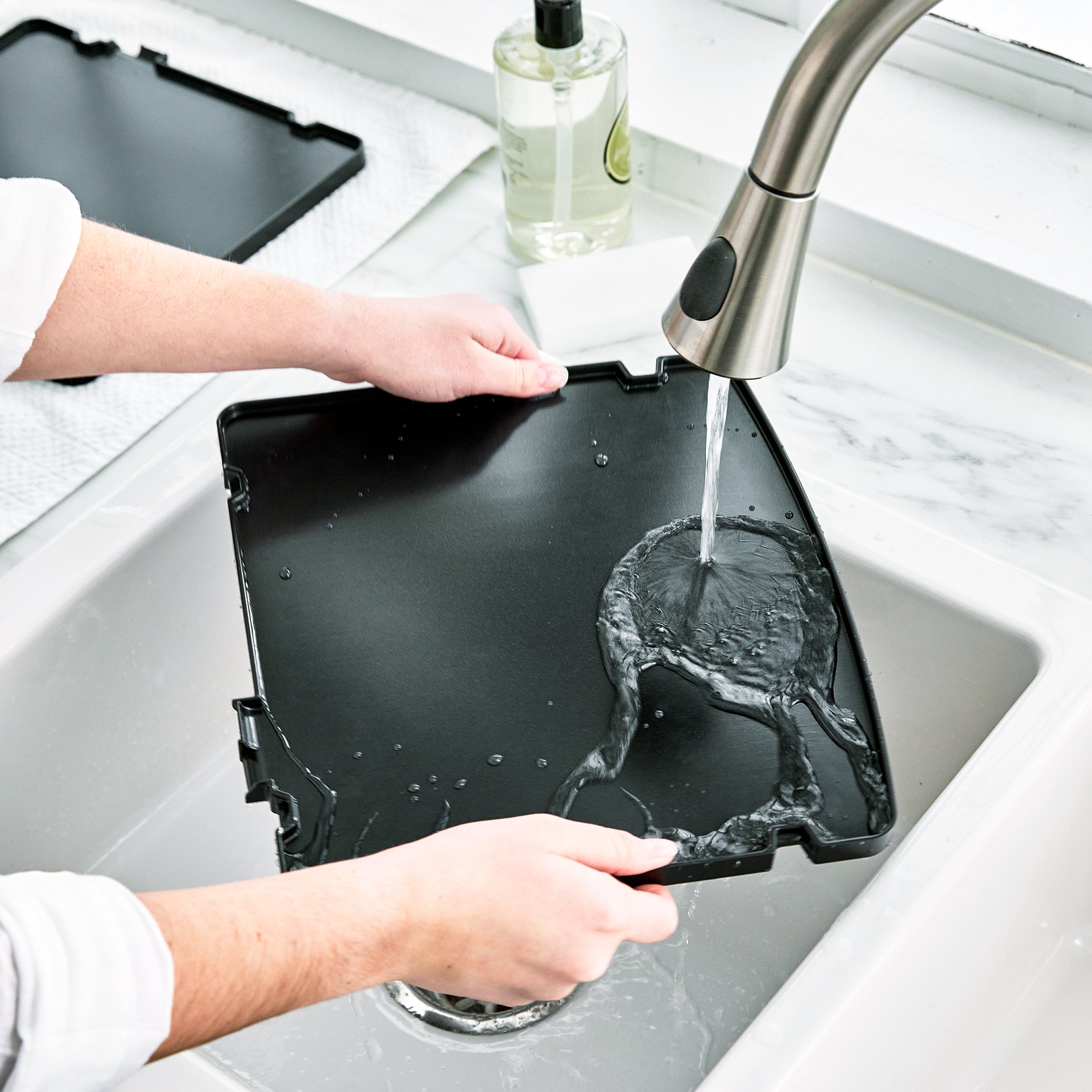 Contactgrill Glossy Black onder kraan