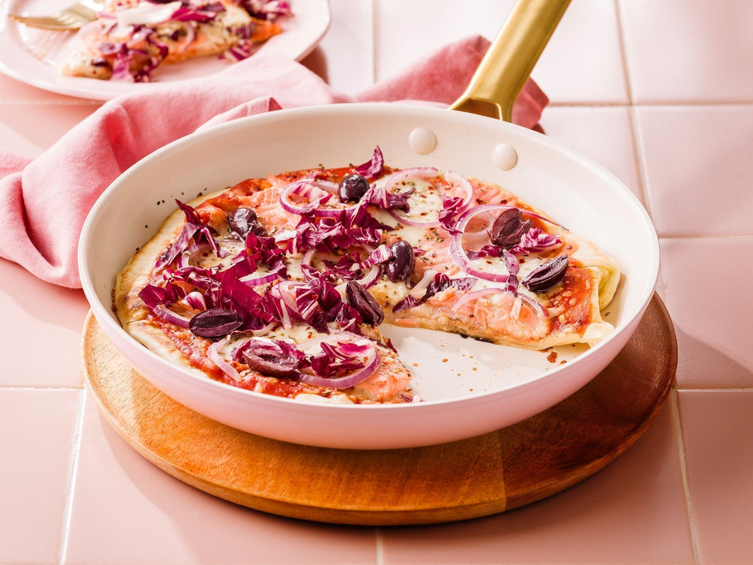 Panpizza met gerookte zalm en radicchio