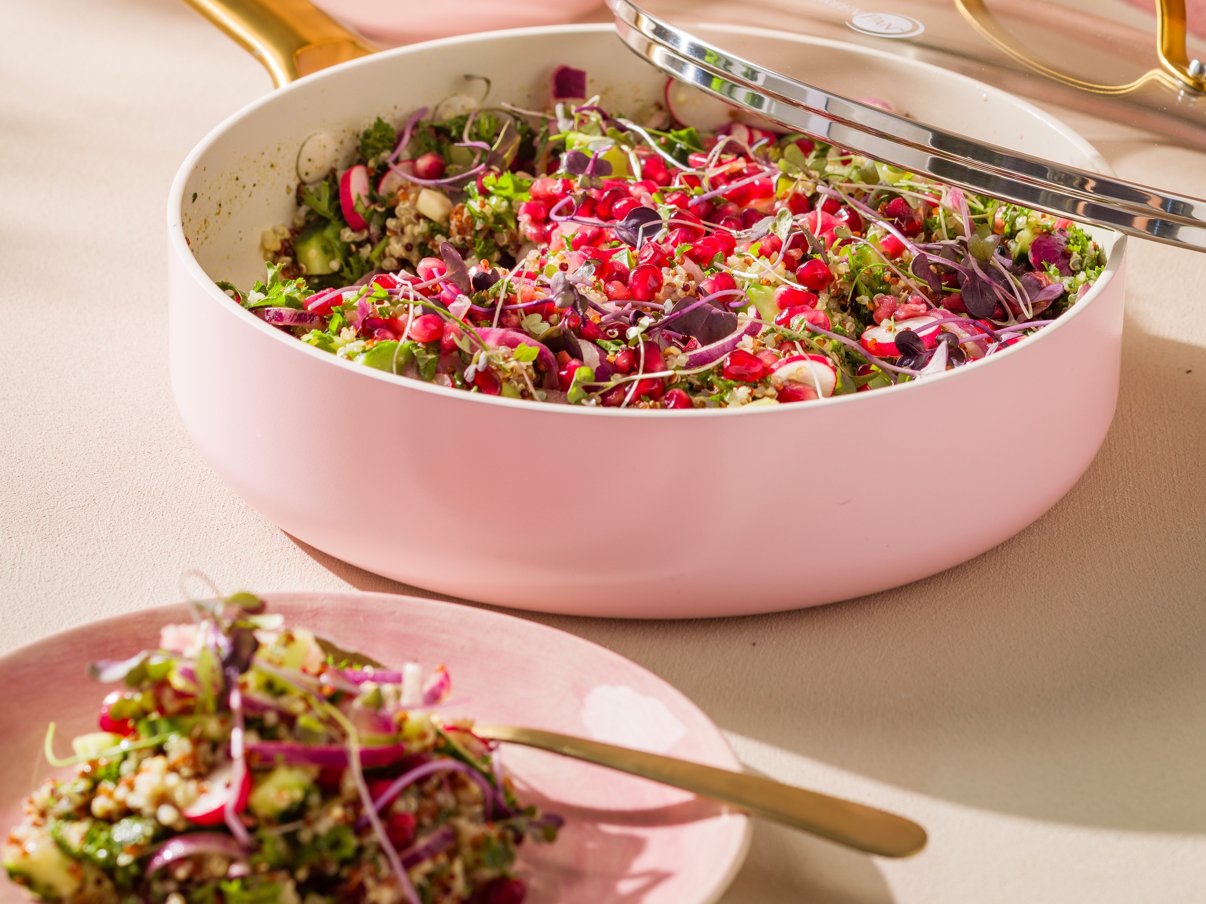 Pittige quinoa met radijs en granaatappel