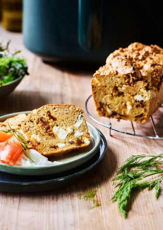 Hartige cake met halfzongedroogde tomaatjes