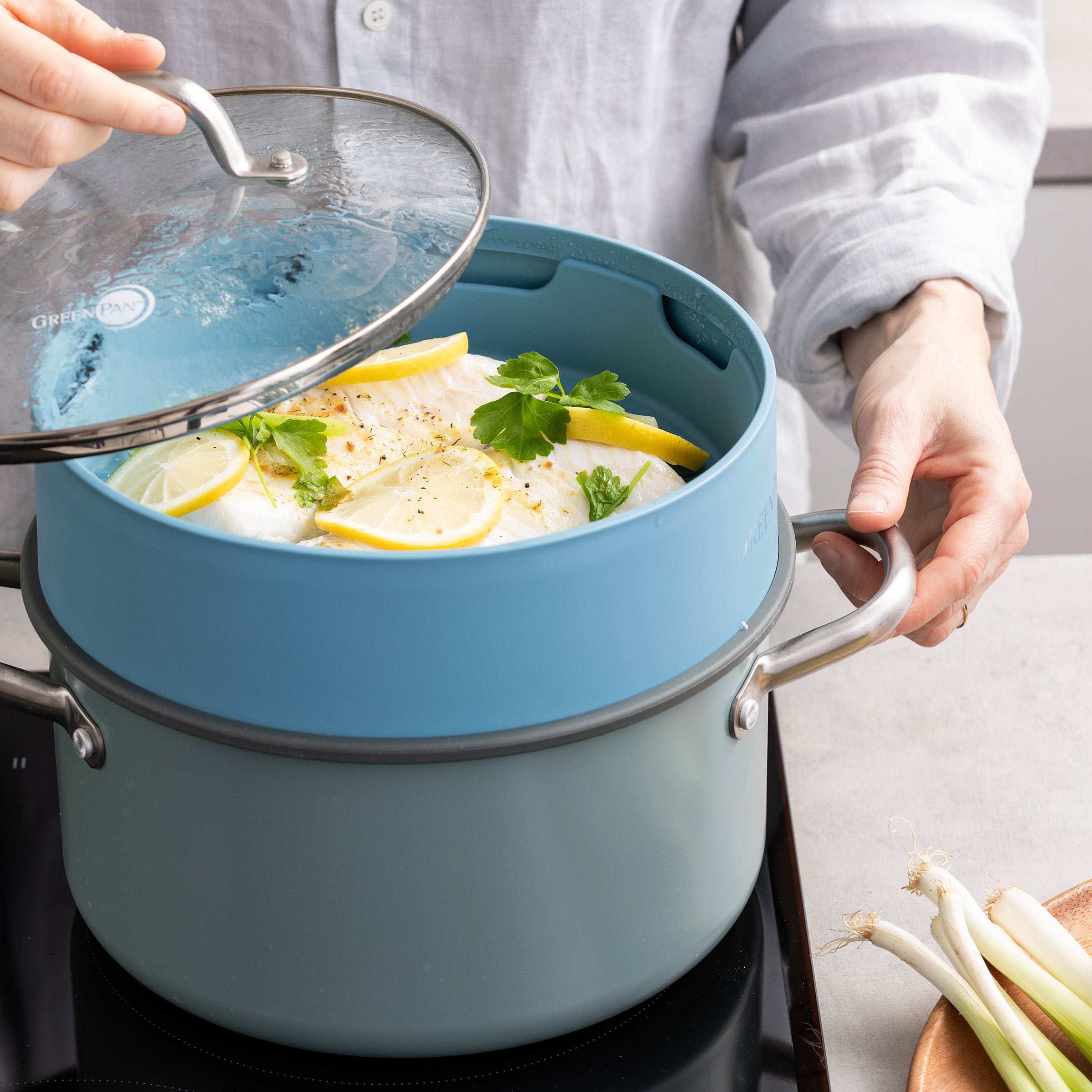Steamy Blauw 24cm met vis en citroen in kookpot