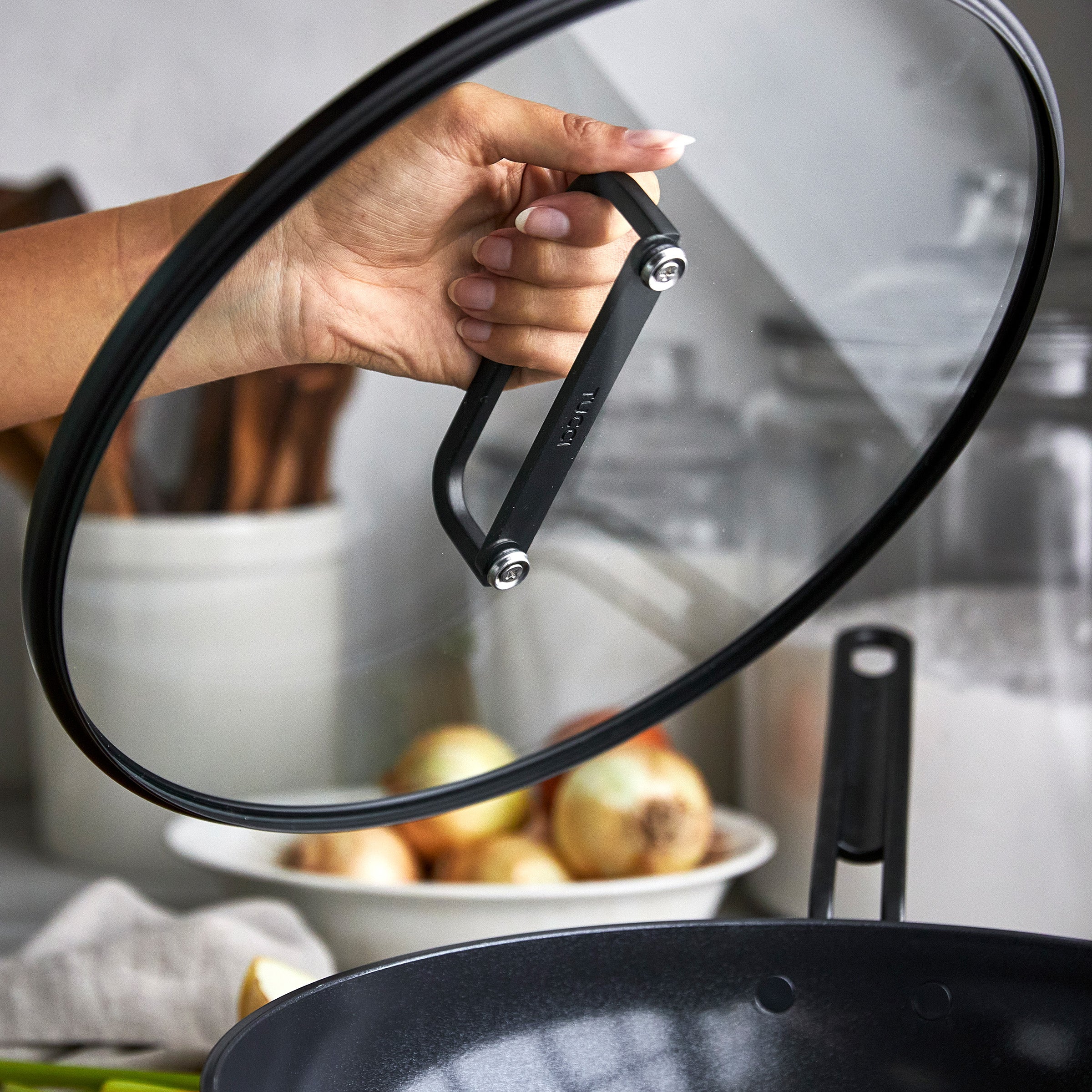 Poêle Stanley GreenPan™ Stanley Tucci™ antiadhésive en céramique 6,5 QT/33 cm avec couvercle, Milano Black