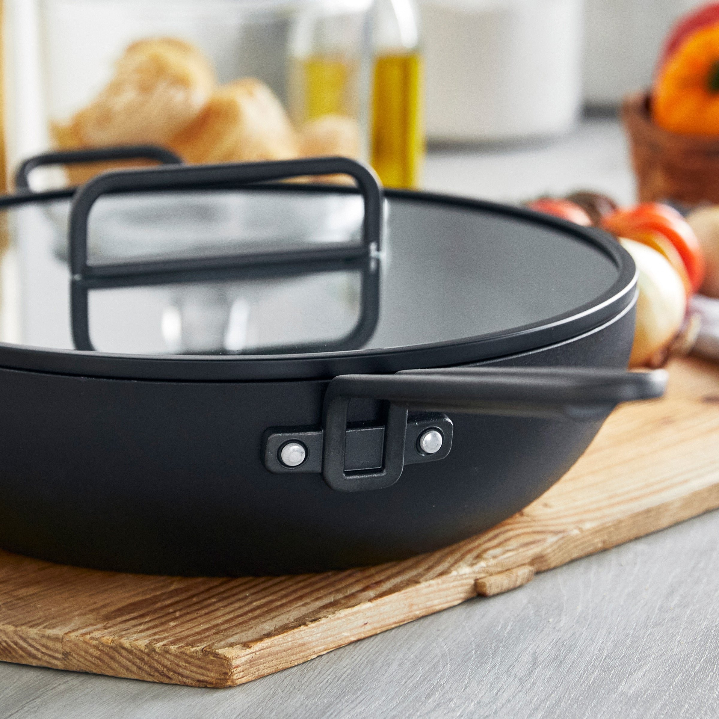 Poêle Stanley GreenPan™ Stanley Tucci™ antiadhésive en céramique 6,5 QT/33 cm avec couvercle, Milano Black