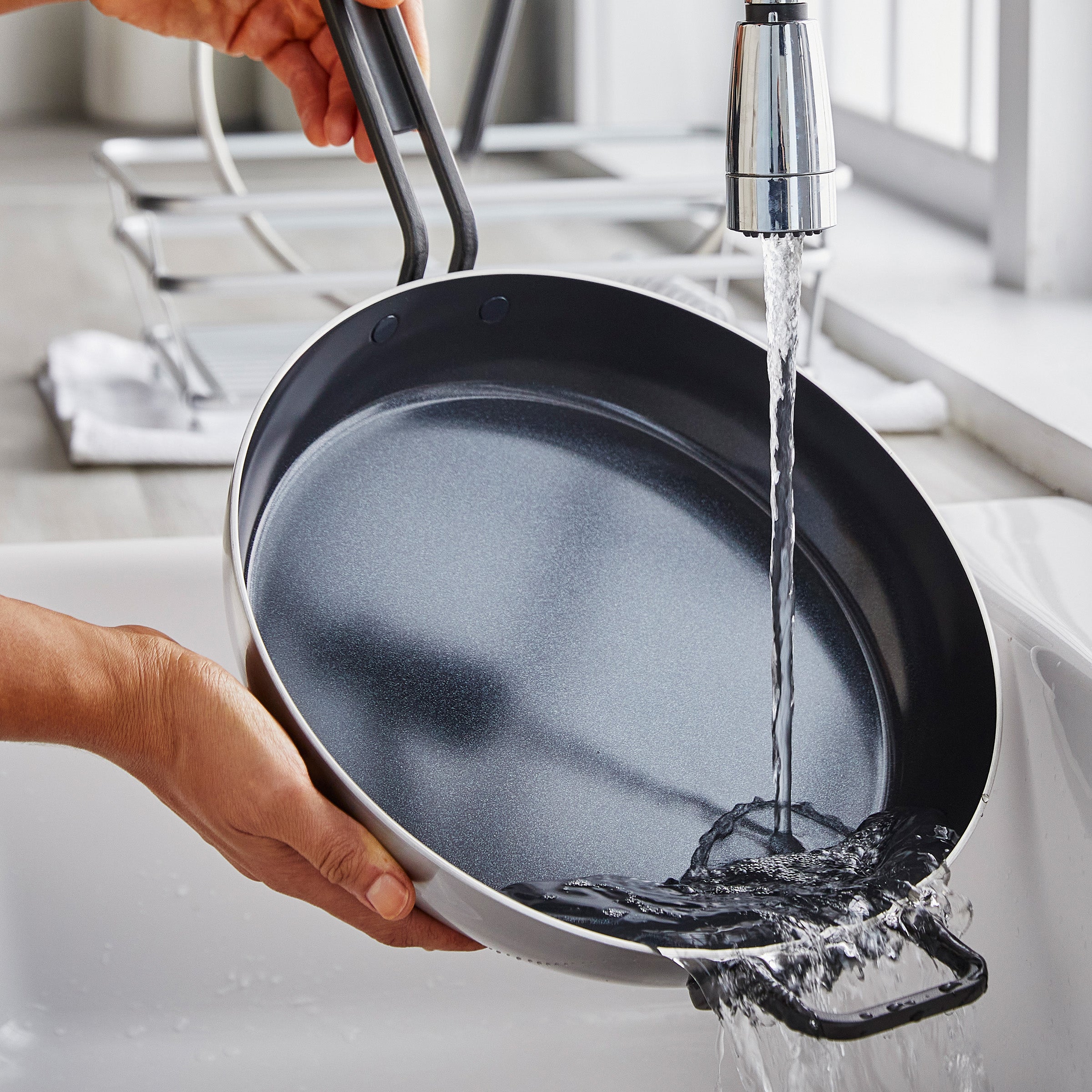 GreenPan™ Stanley Tucci™ Poêle à frire antiadhésive en acier inoxydable et céramique de 30 cm avec couvercle