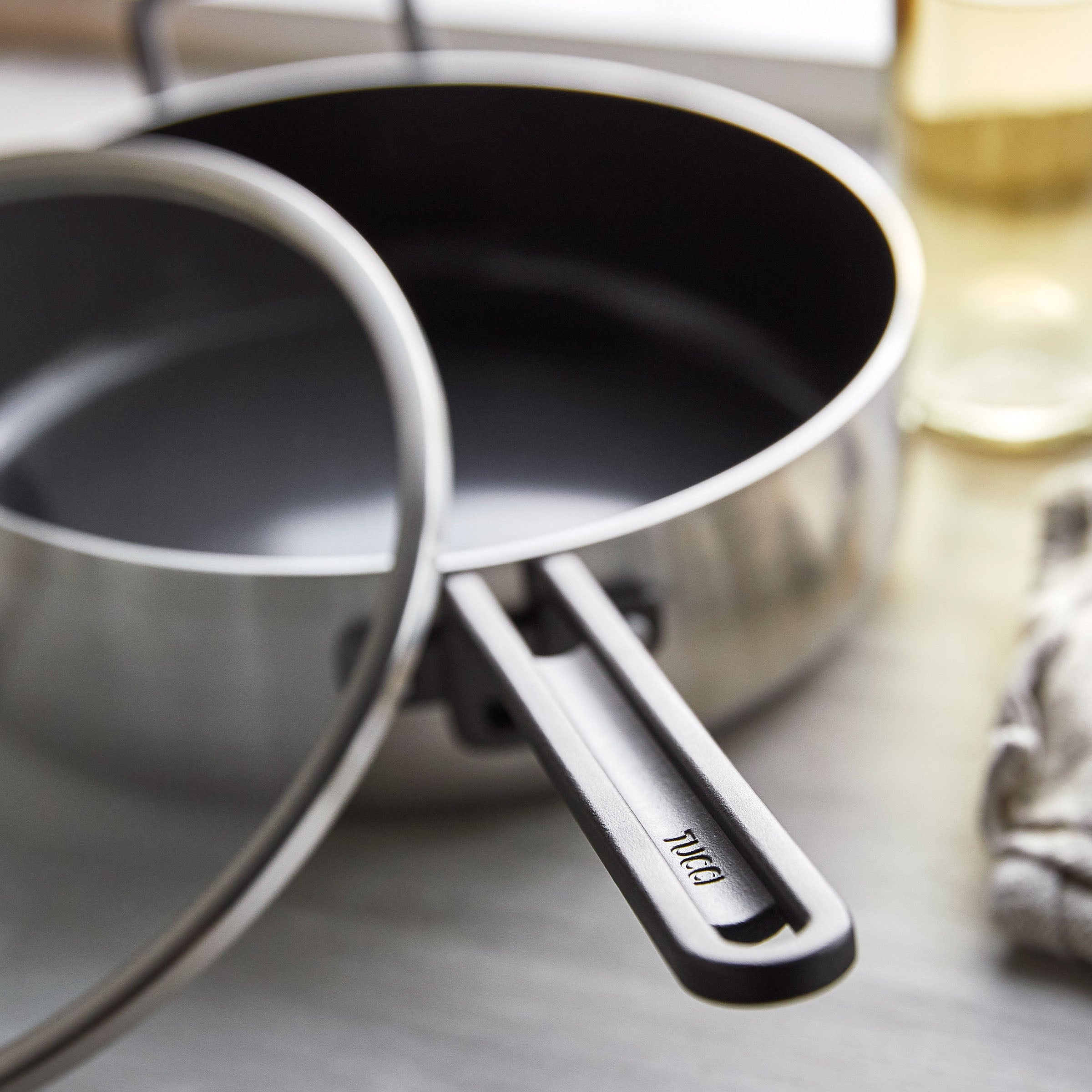 Sauteuse GreenPan™ Stanley Tucci™ en acier inoxydable et céramique antiadhésive 4QT/26 cm avec couvercle