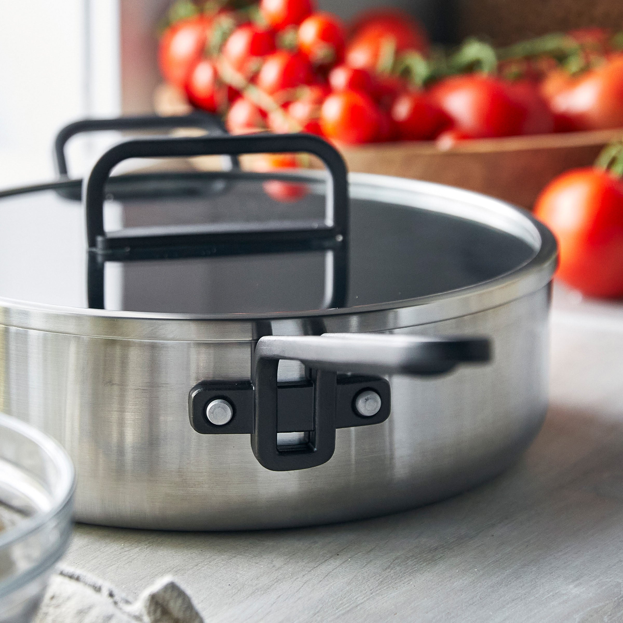 Sauteuse GreenPan™ Stanley Tucci™ en acier inoxydable et céramique antiadhésive 4QT/26 cm avec couvercle