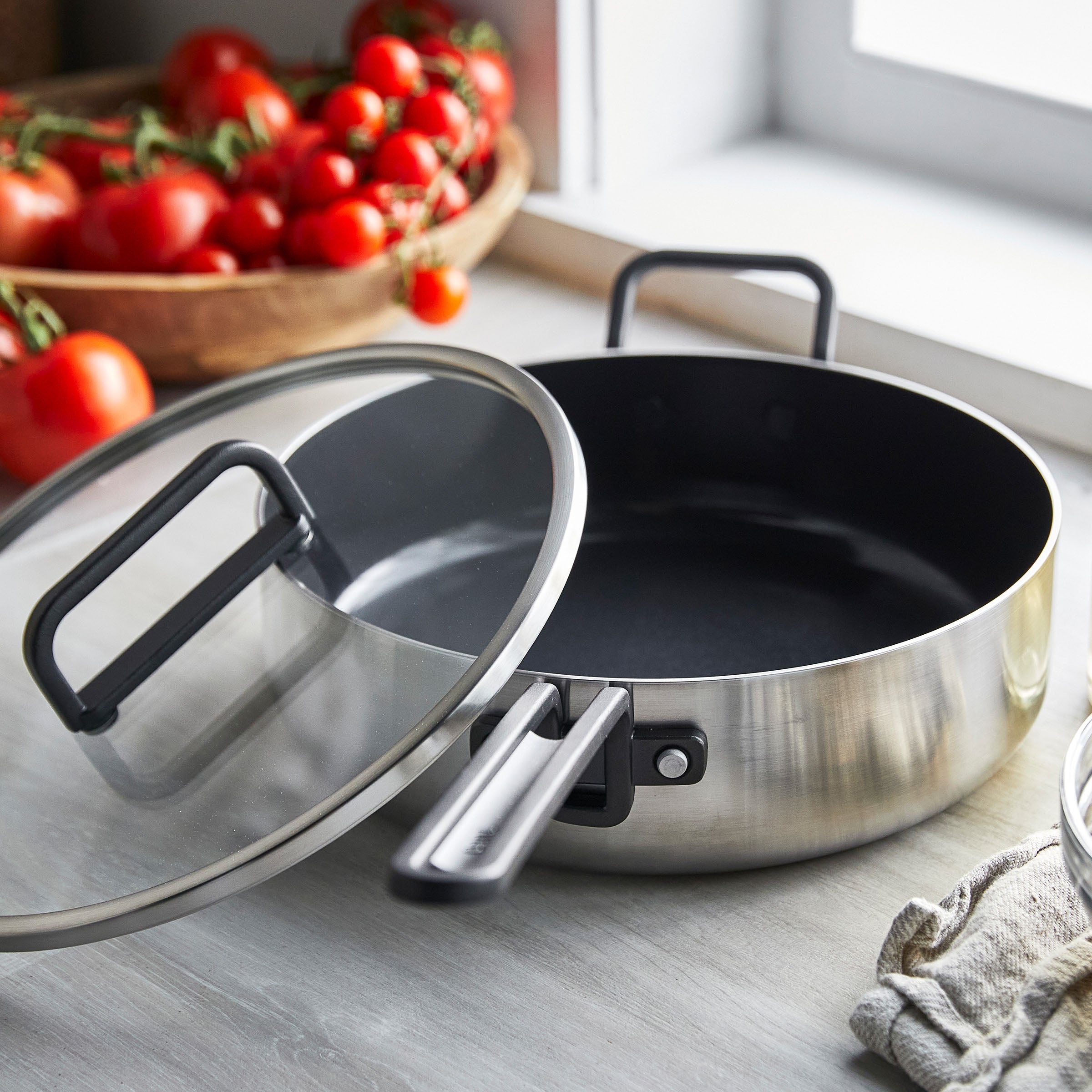 Sauteuse GreenPan™ Stanley Tucci™ en acier inoxydable et céramique antiadhésive 4QT/26 cm avec couvercle