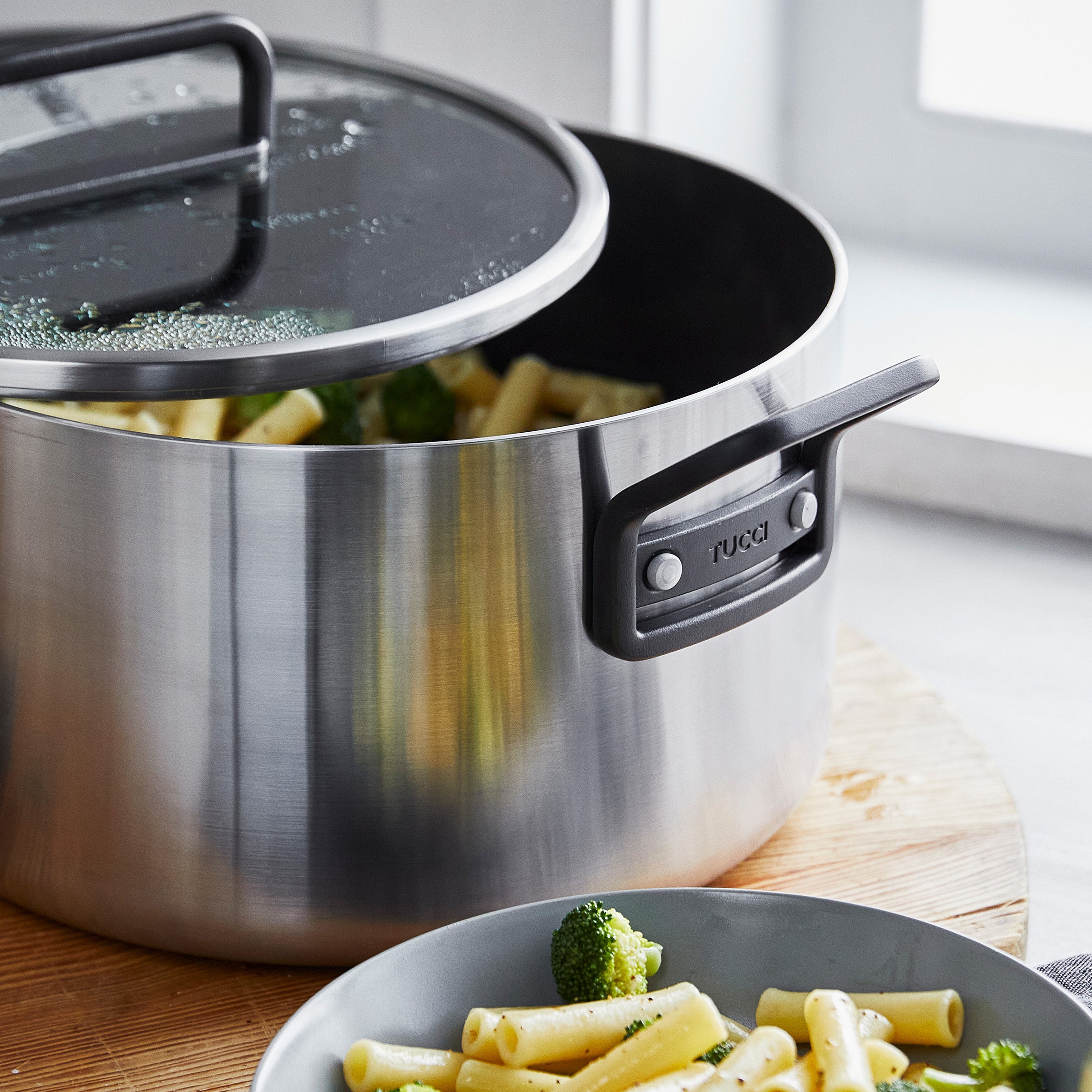 Batterie de cuisine antiadhésive en acier inoxydable et céramique GreenPan™ Stanley Tucci™, 11 pièces