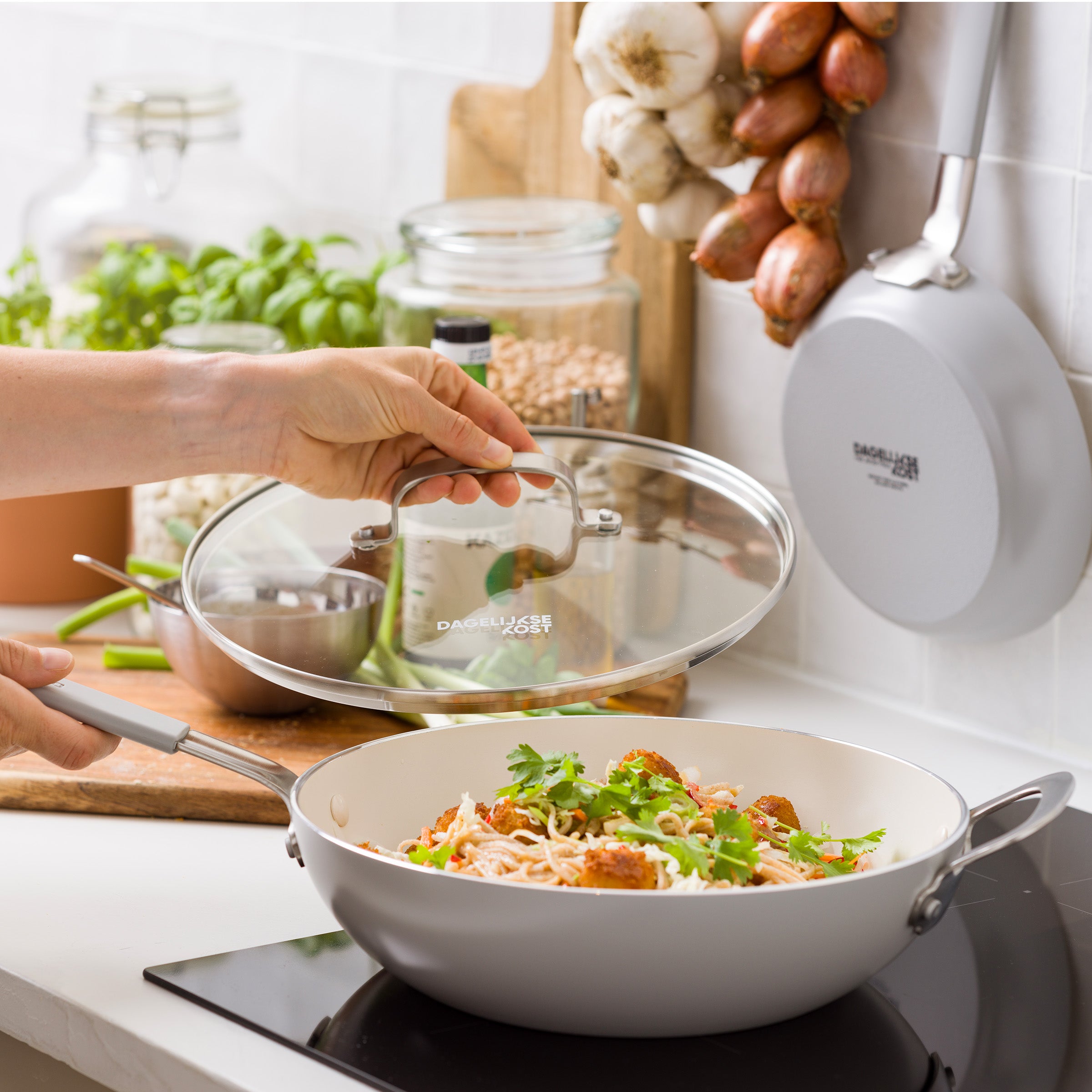 Poêle à pâtes / wok Daily Food avec couvercle 28 cm