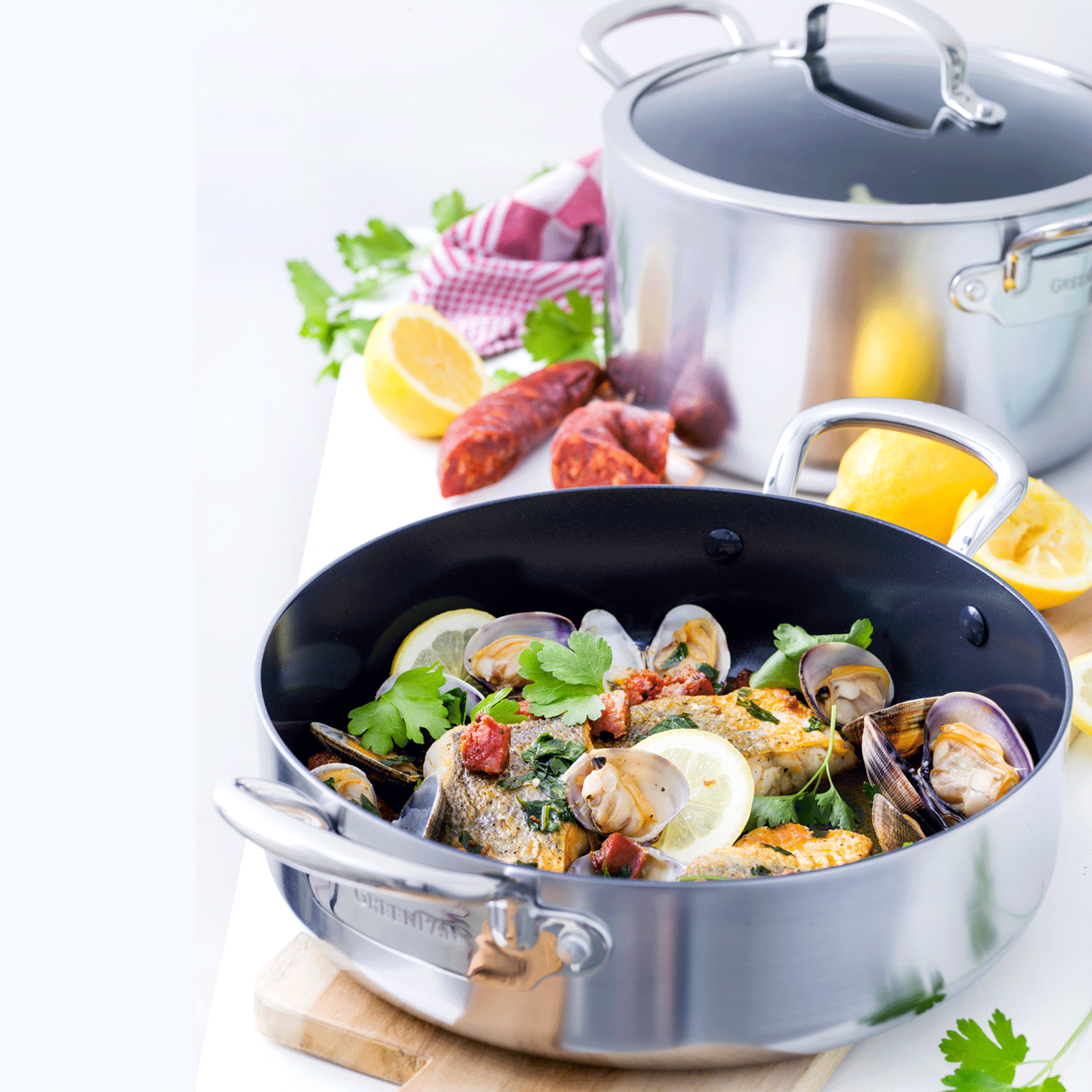 GreenPan Barcelona Evershine Stoofpan met deksel 26cm zilver met vis