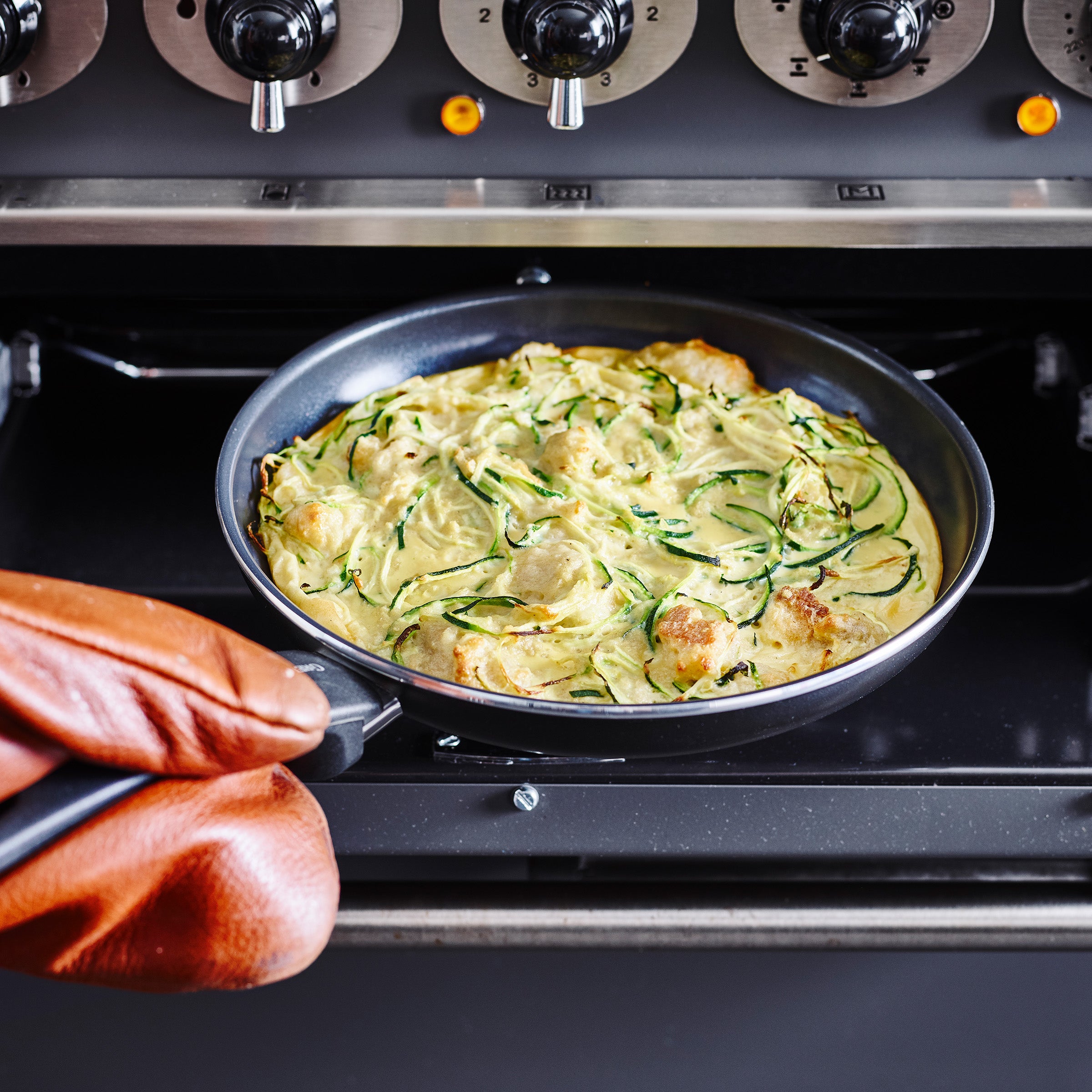 Cambridge Black 2-delige Braadpannenset in oven