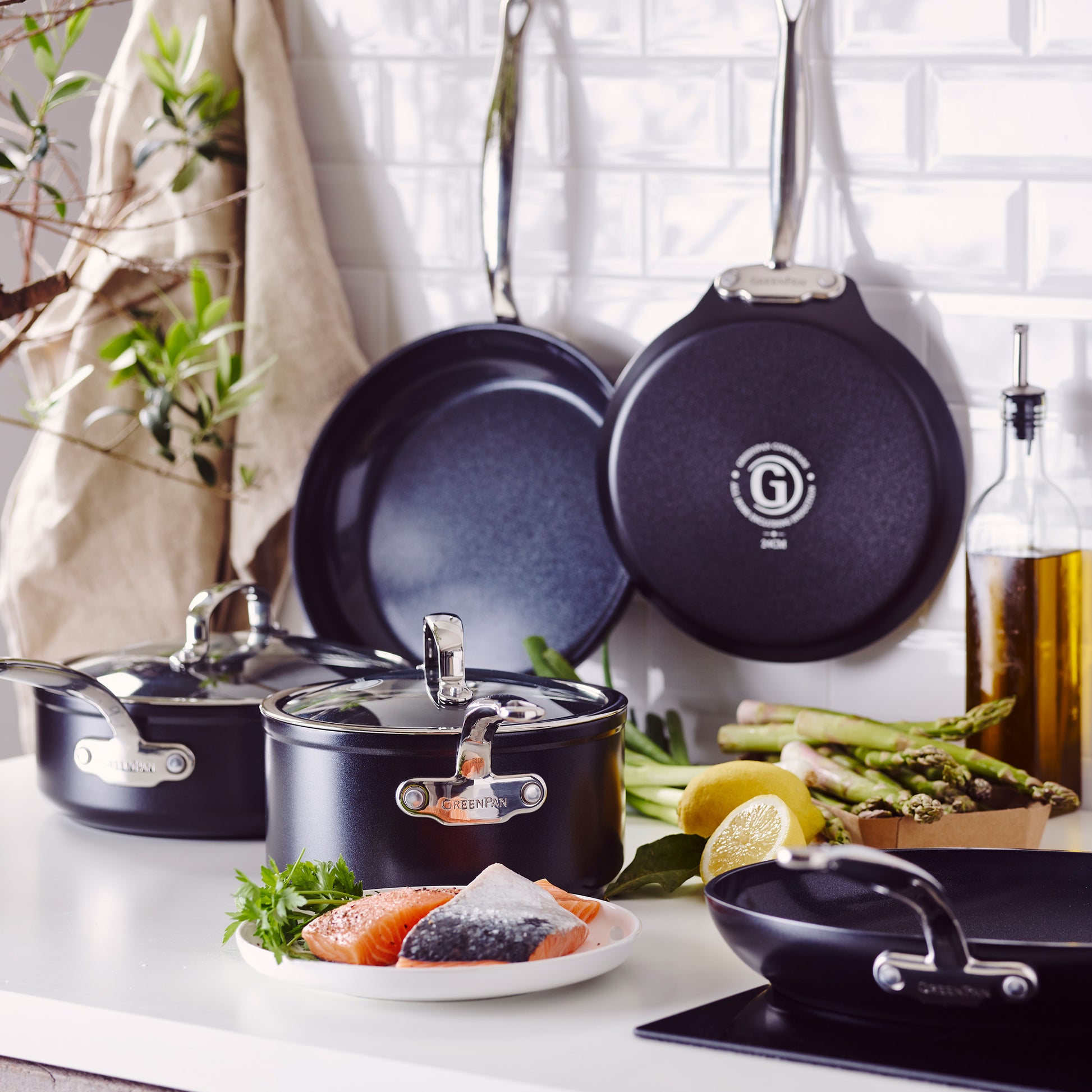 Tefal Delight Sauteuse 24 cm, Revêtement antiadhésif sûr, Indicateur de température, Corps aluminium 100% recyclé, Tous feux, Couvercle en verre Tefal Delight Sauteuse 24 cm, Revêtement antiadhésif sûr, Indicateur de température, Corps aluminium 100% recyclé, Tous feux, Couvercle en verre