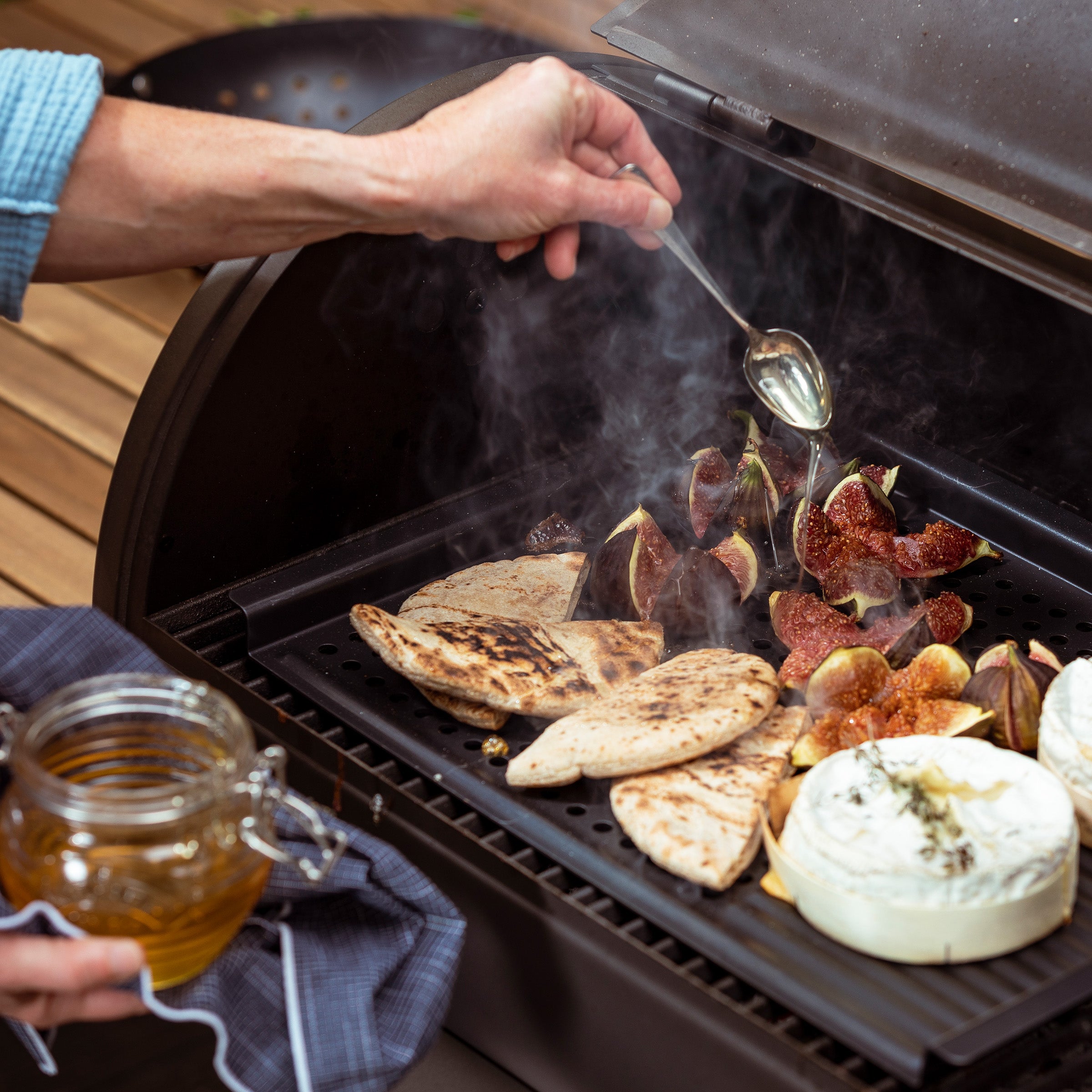 Merten & Storck Carbon Steel BBQ Grillrooster zwart op BBQ