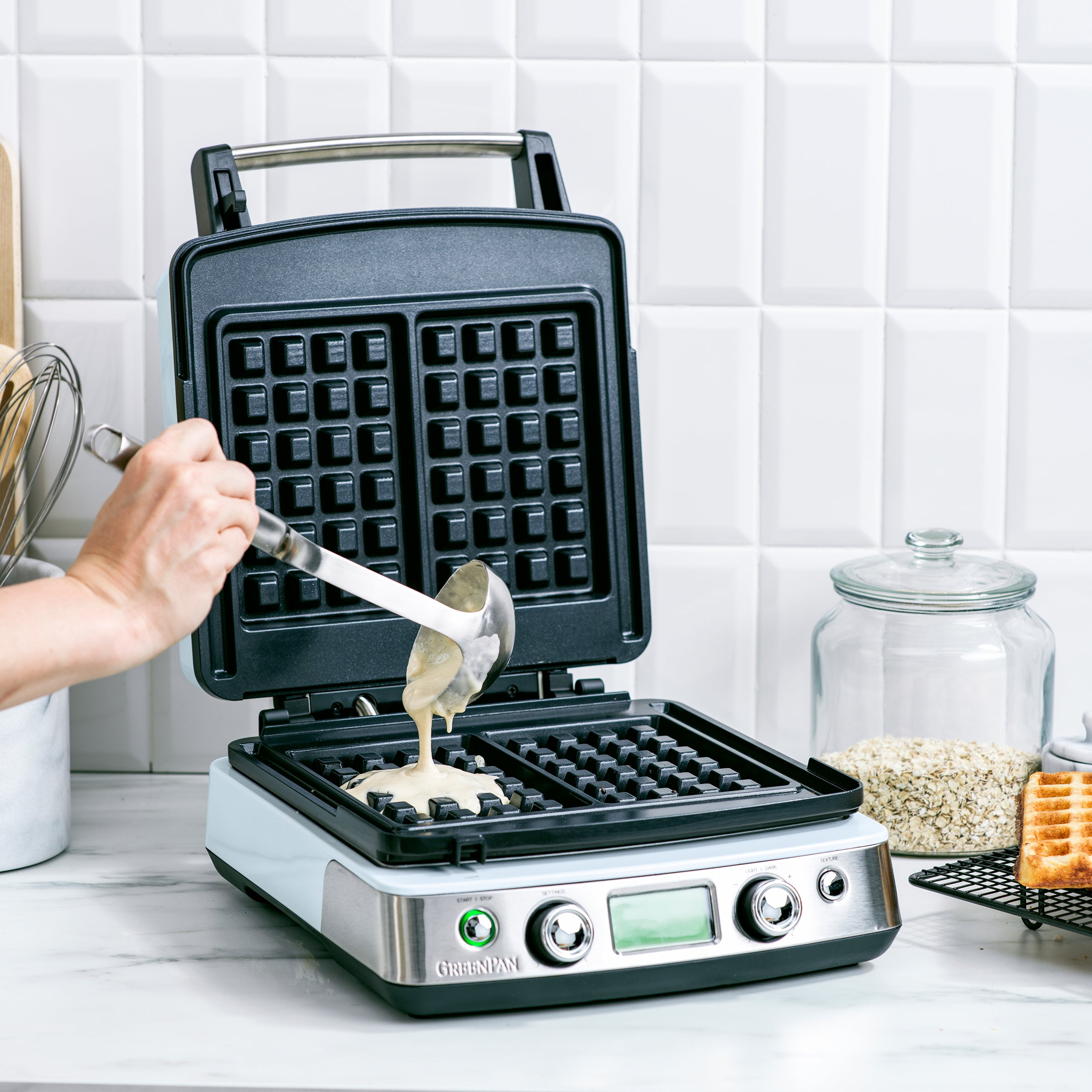 Wafelijzer Blue Haze (incl. 2 sets wafelplaten) met deeg