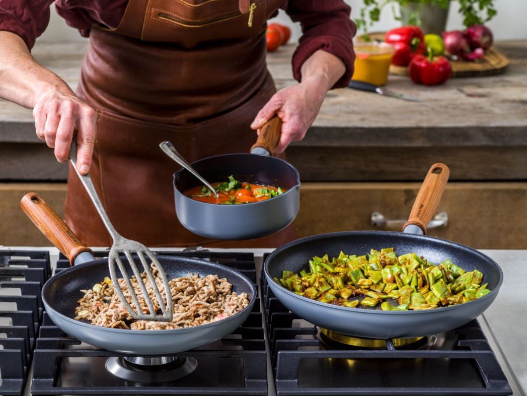 Mayflower Pro Braadpan 20cm grijs op vuur