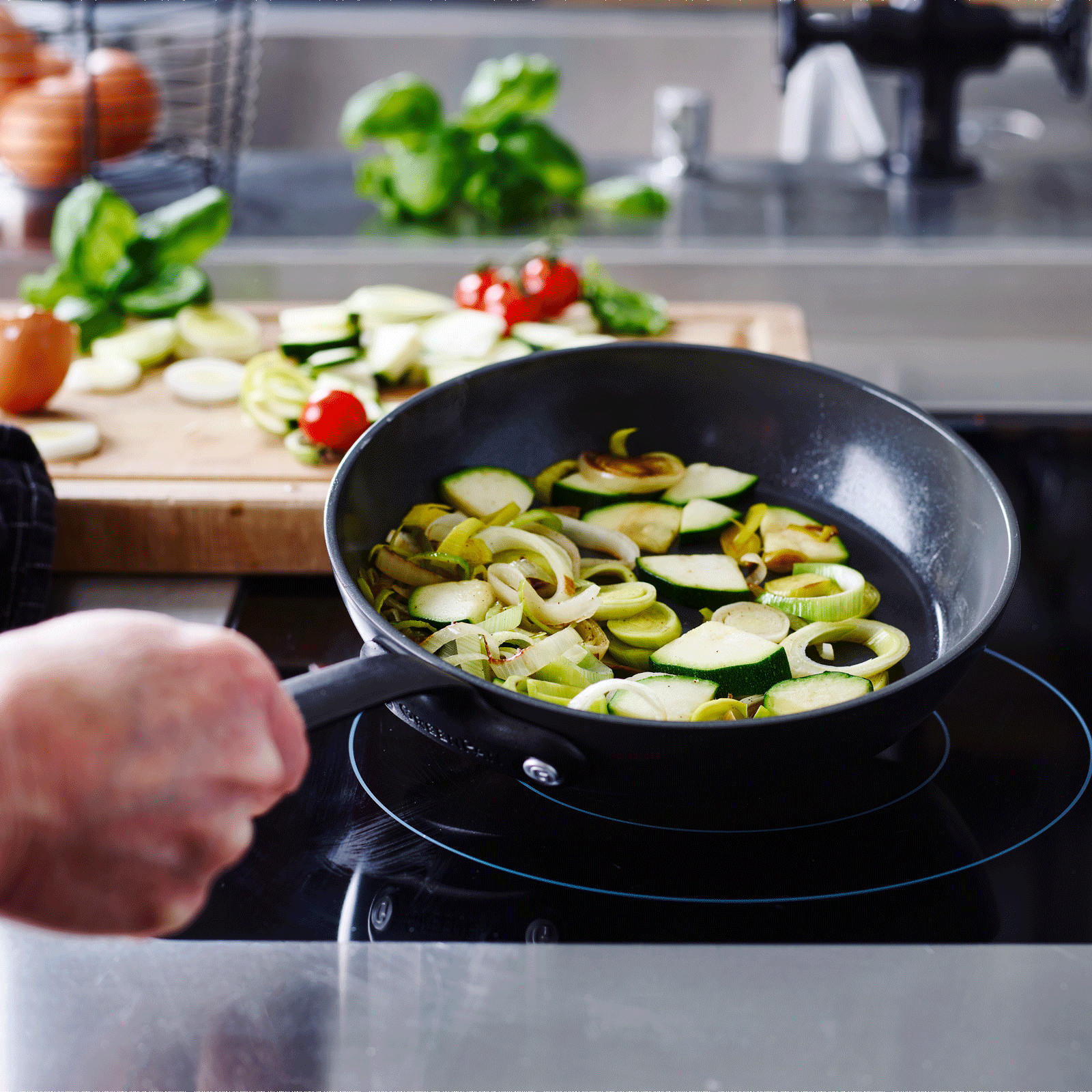 Kookpot met deksel 24cm zwart groenten bakken