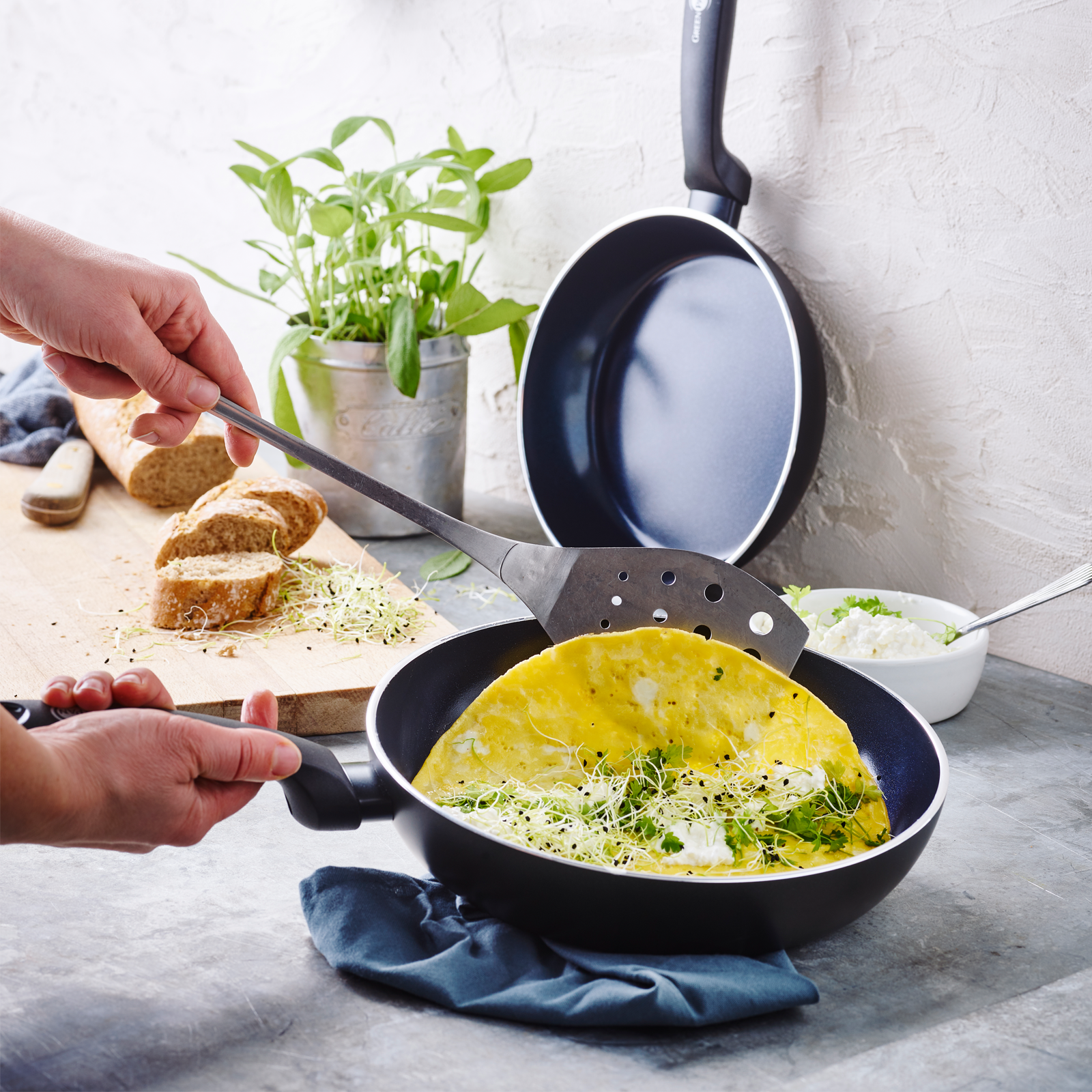 Torino Braadpan 20cm zwart met eten