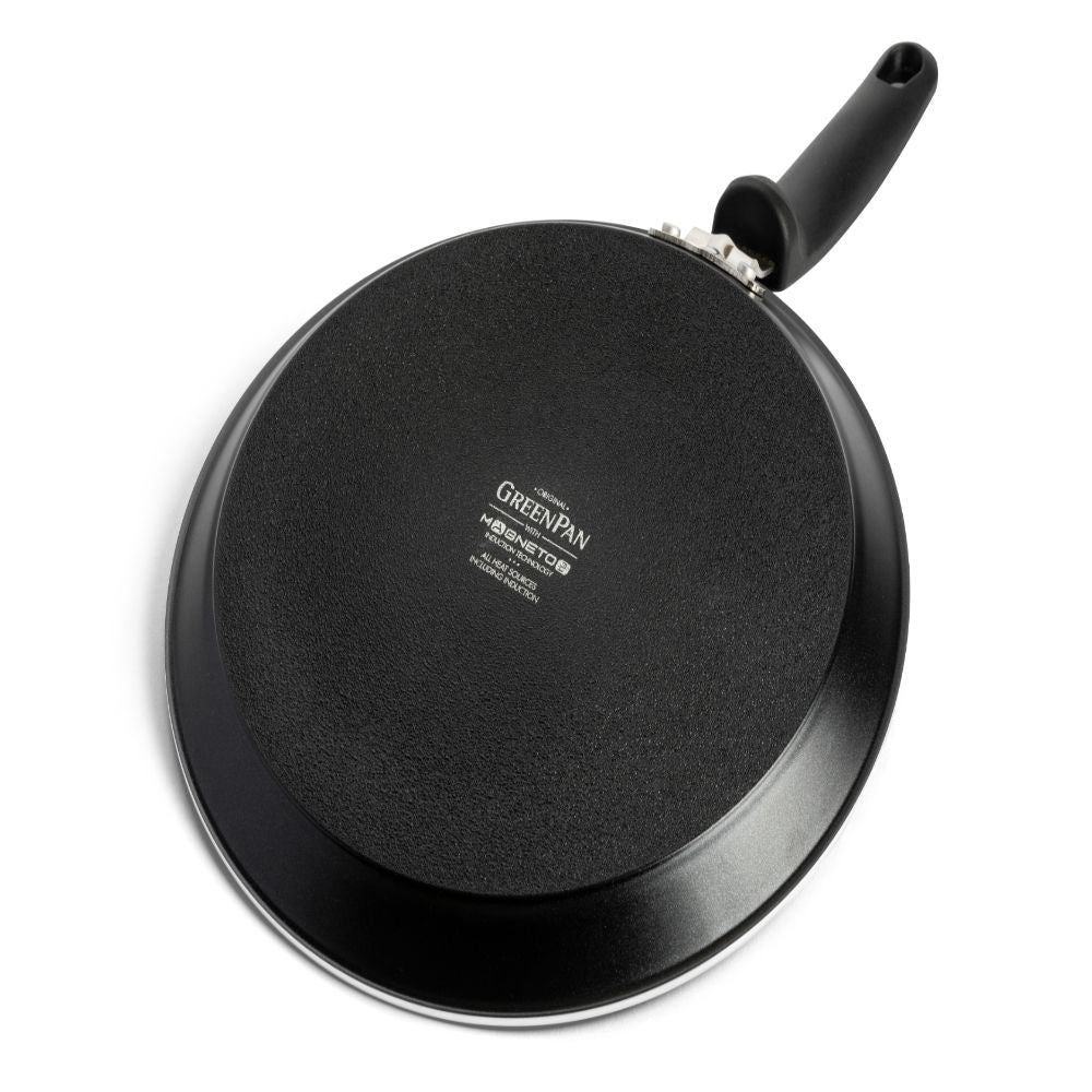 Torino Pannenkoekenpan 28cm zwart onderaanzicht