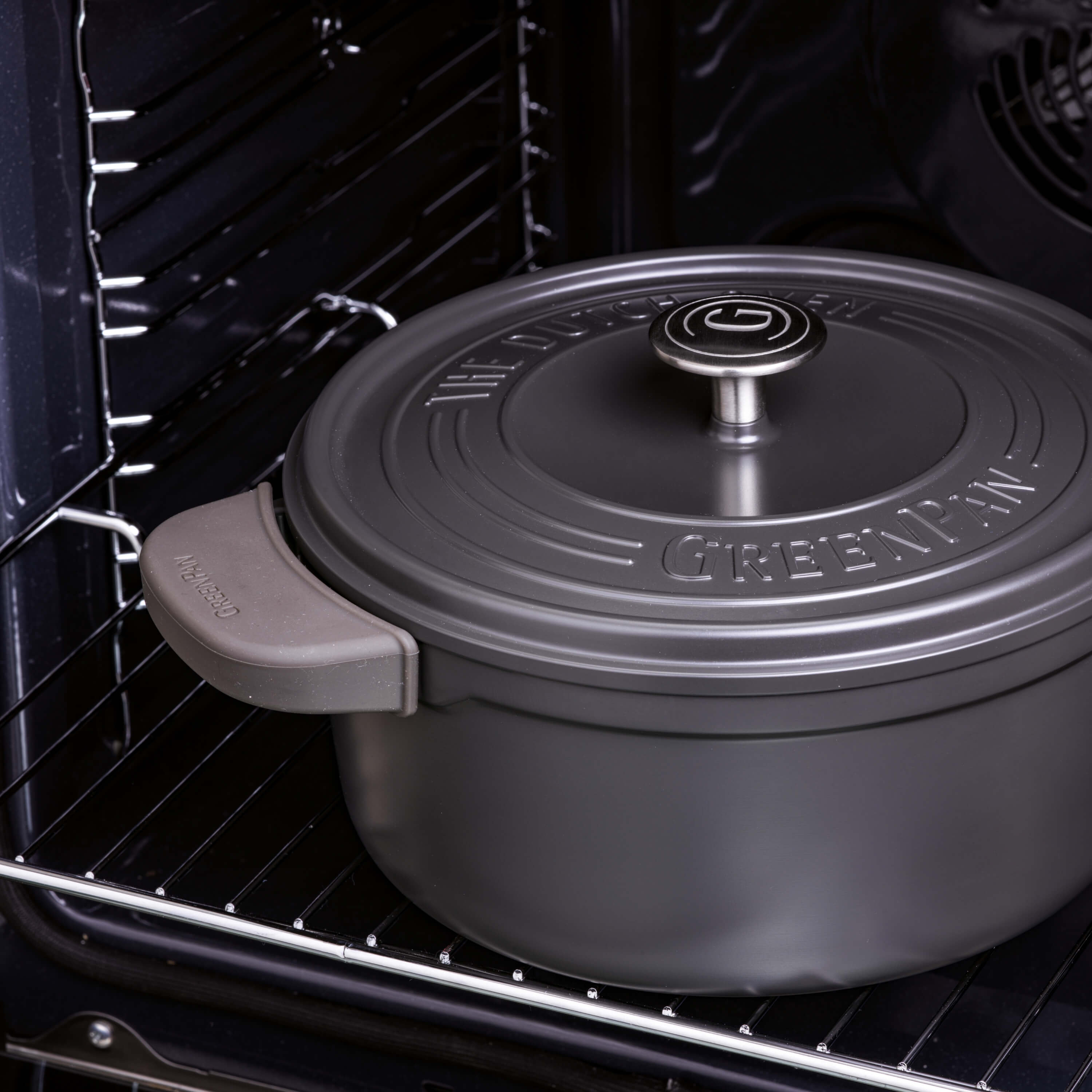 Featherweights Stoofpot 28 cm zwart in oven