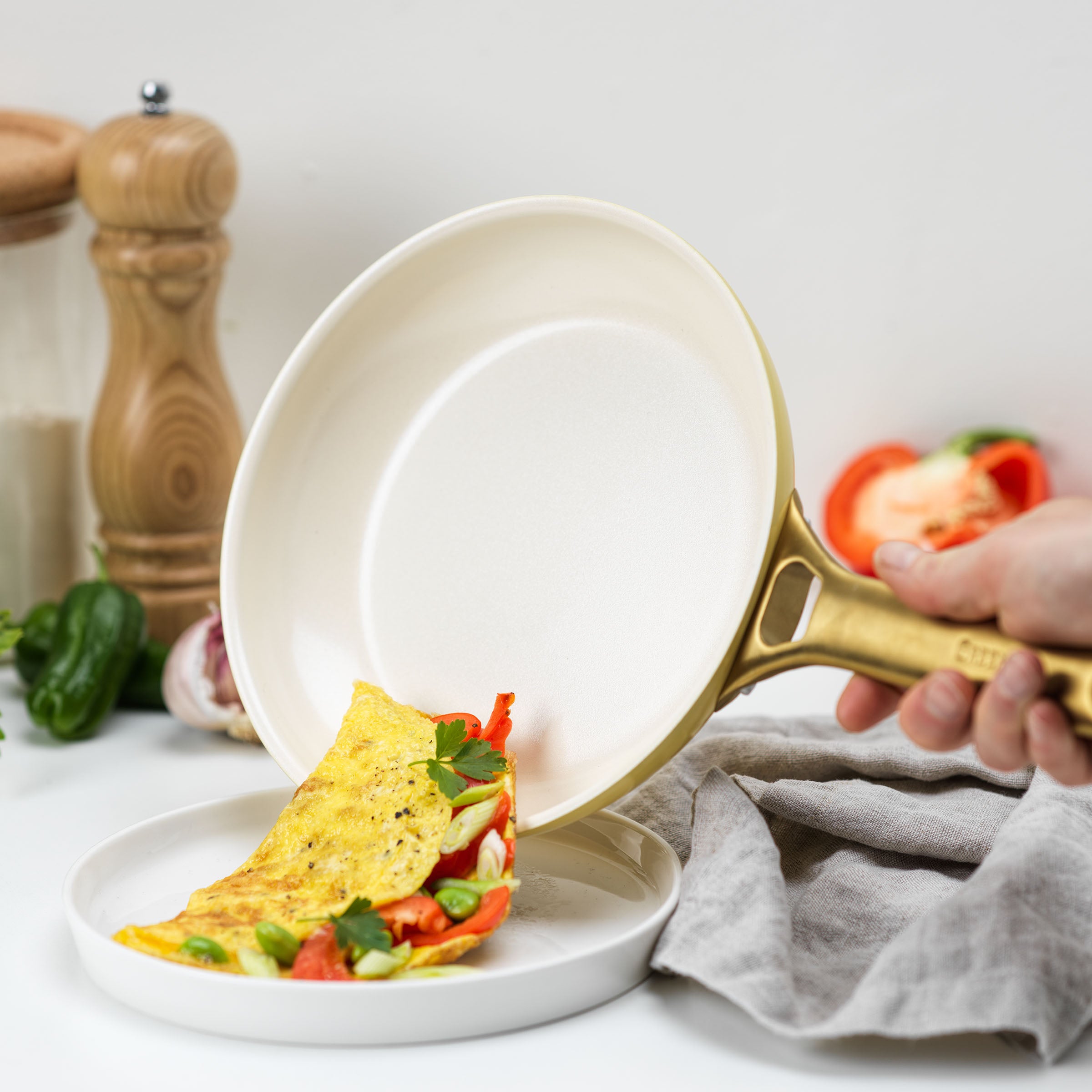  Padova Reserve Sunshine Yellow 10-delige pannenset braadpan met eten